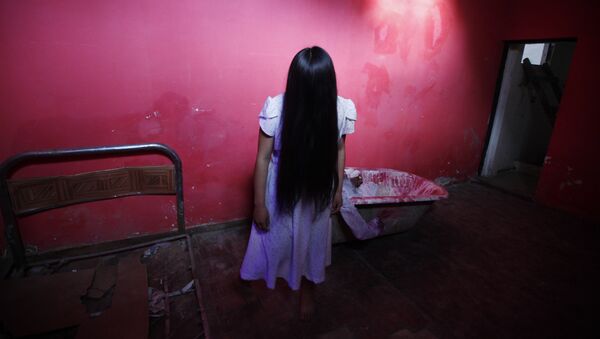 Lineth Mollo portrays Samara Morgan, the central character of 'The Ring' horror film, poses before performing at a House of Terror during a Halloween night in El Alto, Bolivia, Wednesday, Oct. 30, 2013 - Sputnik International