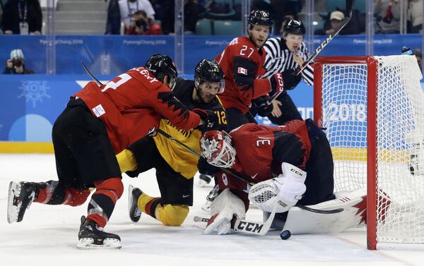 Ice Hockey - Pyeongchang 2018 Winter Olympics - Men Semifinal Match - Canada v Germany - Gangneung Hockey Centre, Gangneung, South Korea - February 23, 2018 - Yasin Ehliz of Germany fails in his attempt to score against goalie Kevin Poulin of Canada - Sputnik International