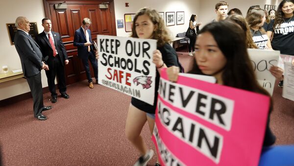 Student survivors from Marjory Stoneman Douglas High School, where 17 students and faculty were killed in a mass shooting on Wednesday, walk past the house legislative committee room, to talk to legislators at the state Capitol, regarding gun control legislation, in Tallahassee, Fla., Wednesday, Feb. 21, 2018 - Sputnik International