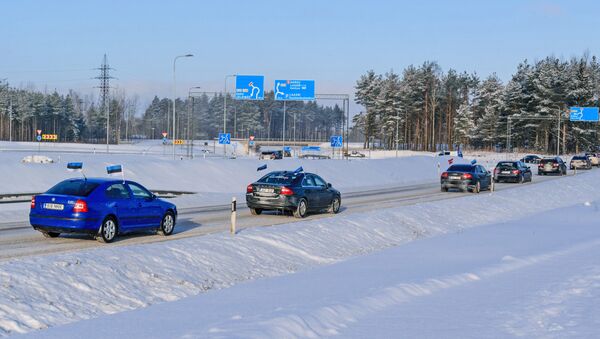 Estonians driving to Latvia in a rally to protest high excise taxes - Sputnik International