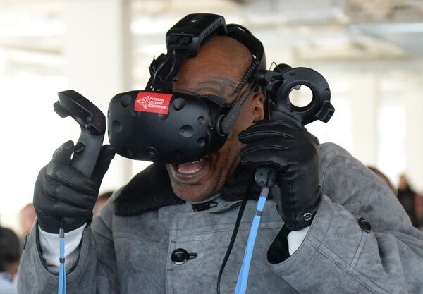 Boxing Icon Mike Tyson Spars with Pet Tiger in Throwback Footage that Rocks Twitter - Sputnik International