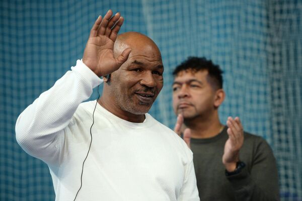 Boxer Mike Tyson during an open boxing master class at the DIVS palace of team sports, Ekaterinburg - Sputnik International