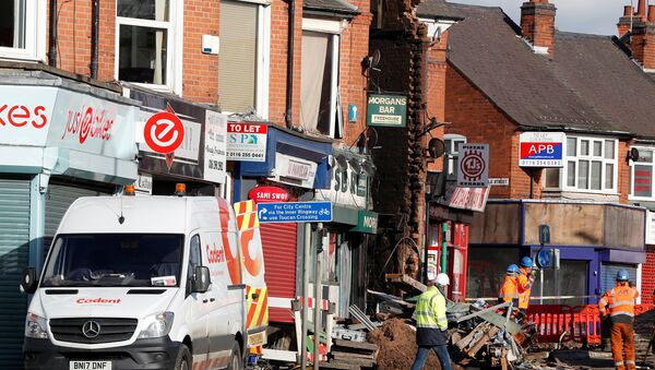 Salvage crews work at the scene of a convenience store and home that were destroyed by an explosion in Leicester, Britain - Sputnik International