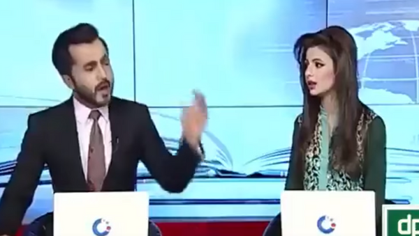 Pakistani news anchors fight - Sputnik International