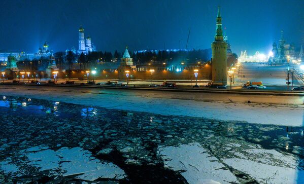 View of the Moscow Kremlin from the Bolshoy Moskvoretsky bridge. - Sputnik International