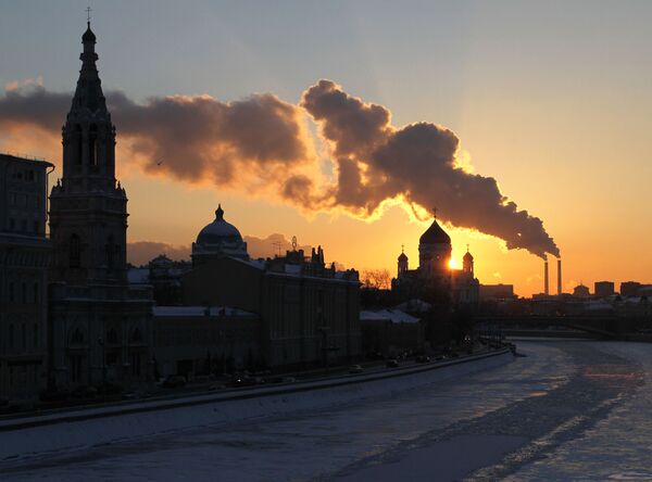 View of the ice-covered Moscow river. - Sputnik International