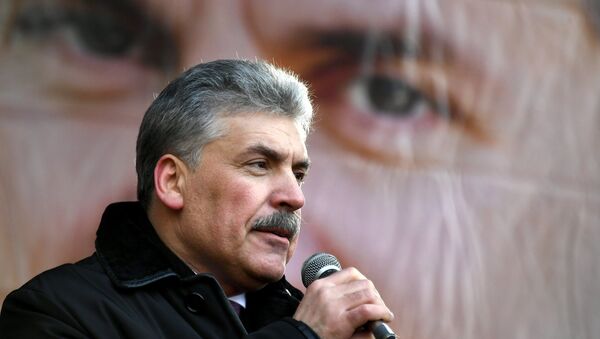 Presidential candidate Pavel Grudinin at the march in honor of the 100th anniversary of the Red Army. - Sputnik International