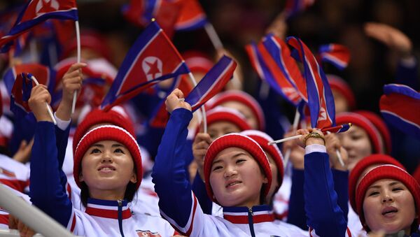 North Korean fans watch free skating performances of the pair skating competition at the XXIII Olympic Winter Games in Pyeongchang - Sputnik International