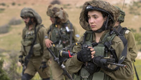 Israeli soldiers from the mixed-gender Lions of the Jordan battalion, under the Kfir Brigade, take part in a last training before being assigned their posting, on February 28, 2017, near the West Bank village of Bardale, east of Jenin - Sputnik International