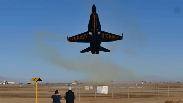 Earplugs! Blue Angels Aircraft Departs From California Airfield - Sputnik International