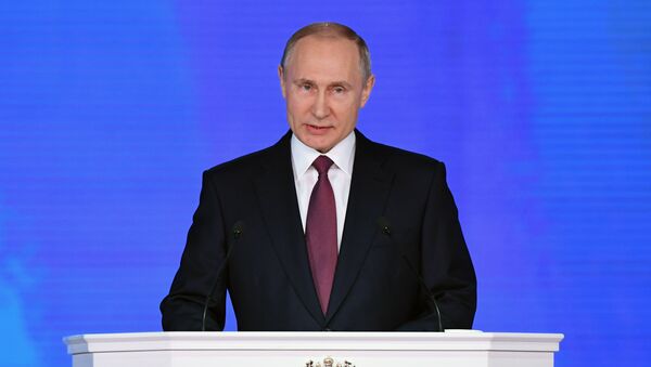 Russian President Vladimir Putin addresses the Federal Assembly at Moscow's Manezh exhibition centre on March 01, 2018 - Sputnik International