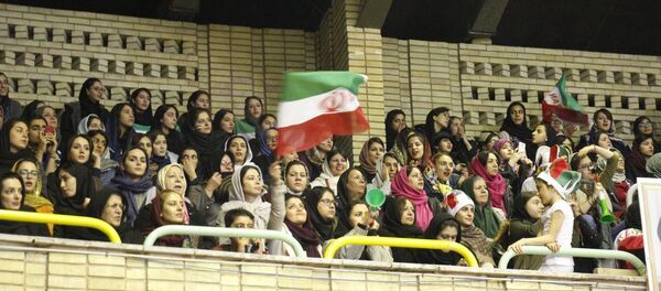 بانوان ایرانی در ورزشگاه آزادی - Sputnik International