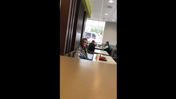 South Carolina diner and homeless man get kicked out of McDonald's - Sputnik International