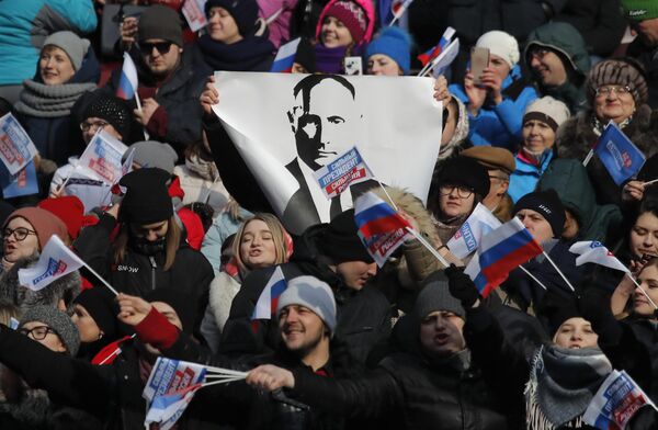 WATCH and LISTEN: Putin Sings Russian National Anthem With 130,000 People WATCH and LISTEN: Putin Sings Russian National Anthem With 130,000 People - Sputnik International