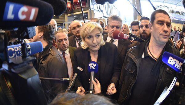 French far-right Front National (FN) party president Marine Le Pen (C), speaks to journalists as she visits the 55th International Agriculture Fair (Salon de l'Agriculture) at the Porte de Versailles exhibition center on February 28, 2018 in Paris - Sputnik International