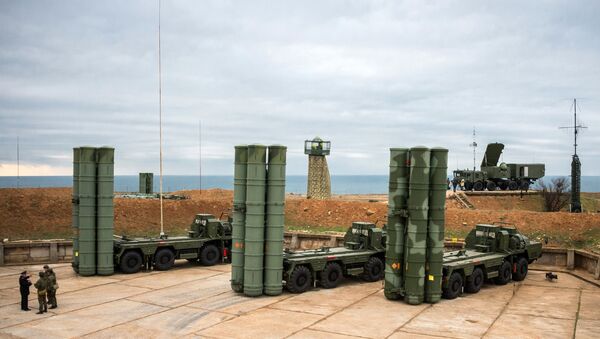 The S-400 Triumf anti-air missile system enters service in Sevastopol to protect Russian air borders - Sputnik International