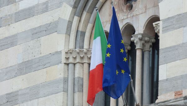Italian and EU flags - Sputnik International