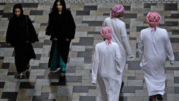A modestly dressed women enjoy a weekend at JBR Walk in Dubai, United Arab emirates (File) - Sputnik International