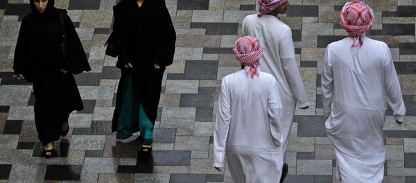 A modestly dressed women enjoy a weekend at JBR Walk in Dubai, United Arab emirates (File) - Sputnik International