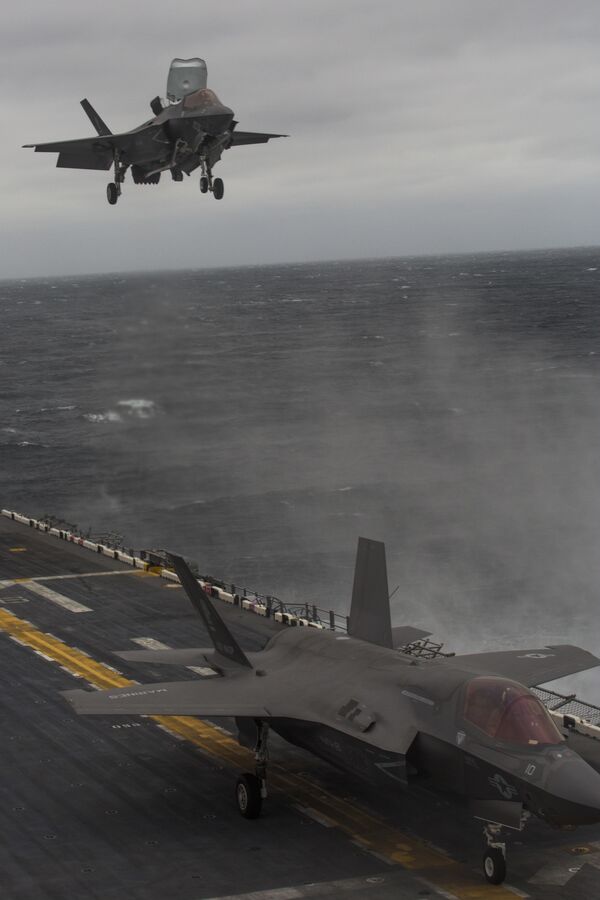 F-35Bs land on the USS Wasp F-35Bs land on the USS Wasp - Sputnik International