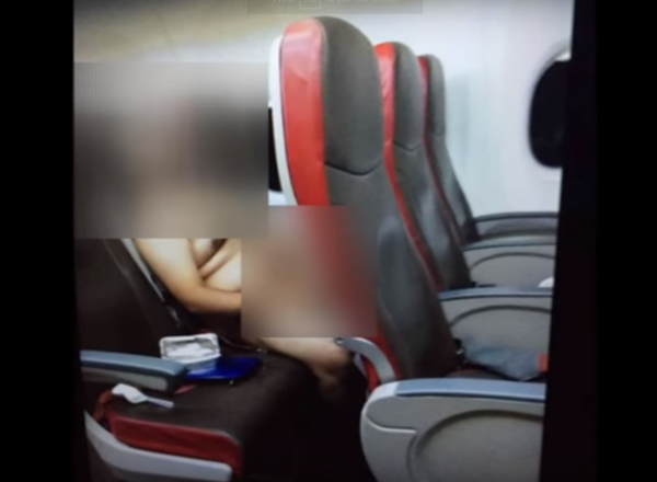 Passenger on Malindo Air strips naked and watches pornography on laptop before attacking flight attendant Passenger on Malindo Air strips naked and watches pornography on laptop before attacking flight attendant - Sputnik International