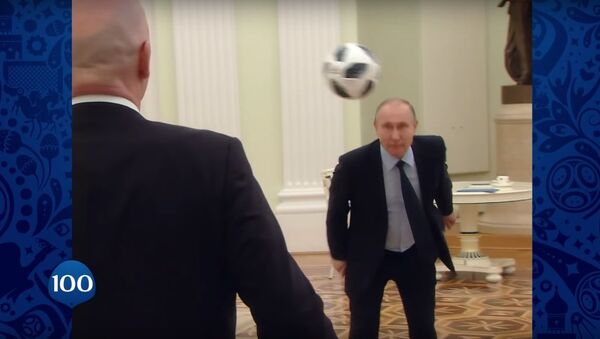 Putin and Infantino mint a ball - Sputnik International