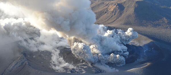 An aerial view shows Shinmoedake peak erupting between Miyazaki and Kagoshima prefectures, southwestern Japan, in this photo taken by Kyodo March 6, 2018 - Sputnik International