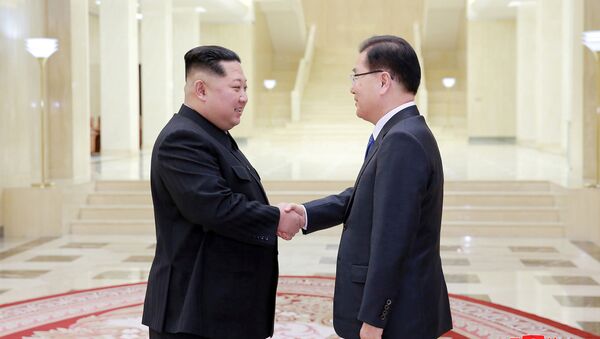 REFILE - ADDING NAME North Korean leader Kim Jong Un shakes hands with Chung Eui-yong who is leading a special delegation of South Korea's President, in this photo released by North Korea's Korean Central News Agency (KCNA) on March 6, 2018 - Sputnik International
