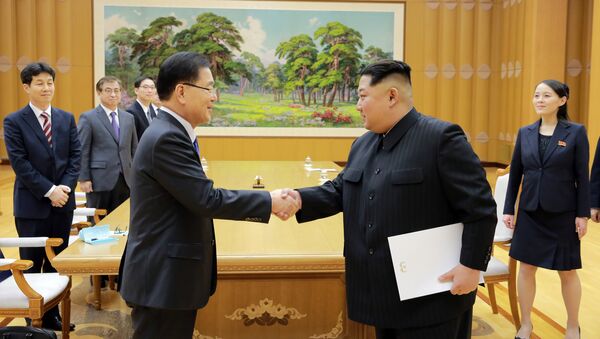 North Korean leader Kim Jong Un greets Chung Eui-yong, head of the presidential National Security Office, in Pyongyang, North Korea, March 6, 2018 - Sputnik International