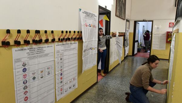 Women post electoral posters at a polling station on March 3, 2018 in Milan - Sputnik International