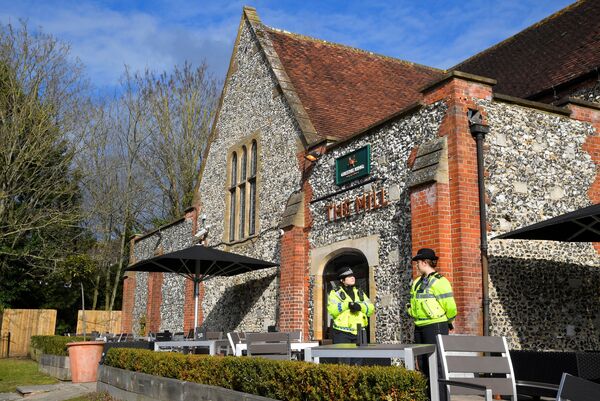 Police officers stand outside a pub near to where former Russian inteligence officer Sergei Skripal, and his daughter Yulia were found unconscious after they had been exposed to an unknown substance, in Salisbury, Britain, March 7, 2018 Police officers stand outside a pub near to where former Russian inteligence officer Sergei Skripal, and his daughter Yulia were found unconscious after they had been exposed to an unknown substance, in Salisbury, Britain, March 7, 2018 - Sputnik International