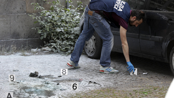 Italian police officer at the site of explosion (File) - Sputnik International