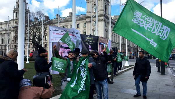 Yemeni nationals demonstrate in London in support of Saudi Arabia's crown prince Mohammed bin Salman. March 8, 2018 - Sputnik International