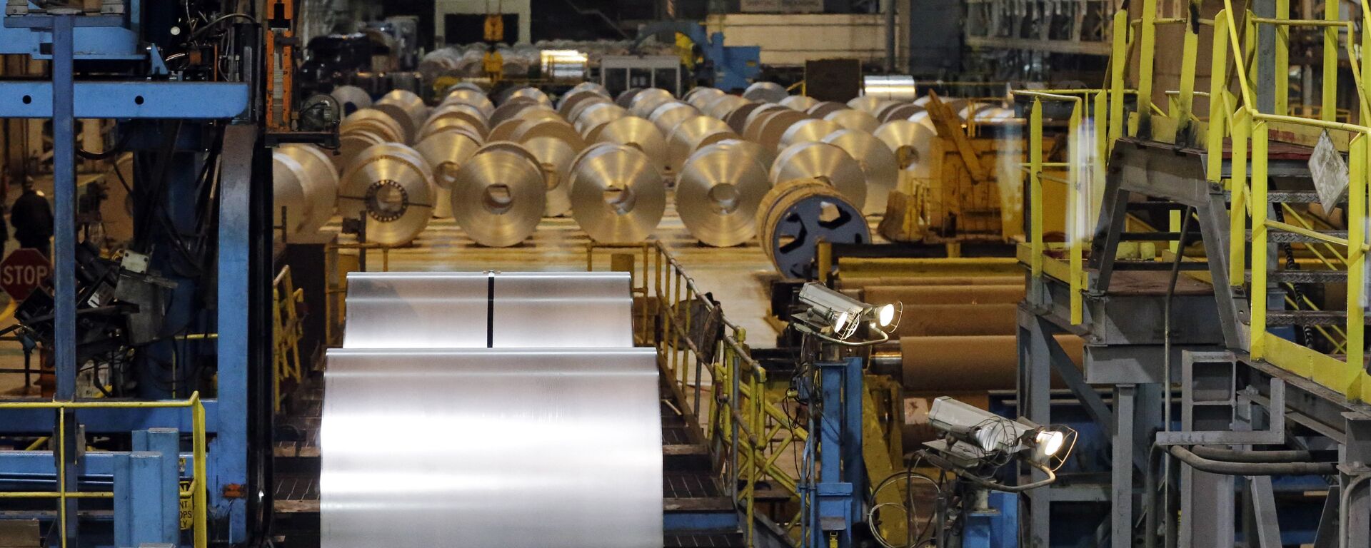 Finished galvanized steel coils await roll of the hot dip galvanizing line at ArcelorMittal Steel in Cuyahoga Heights, Ohio Friday, Feb. 15, 2013 - Sputnik International, 1920, 22.05.2018