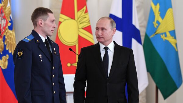 President Vladimir Putin and Gefr. Denis Portnyagin, left, at a ceremony to present state awards to the Russian service personnel who took part in the counter-terrorism operation in the Syrian Arab Republic. File photo - Sputnik International