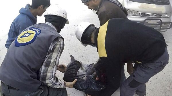 This photo provided by the Syrian Civil Defense White Helmets, which has been authenticated based on its contents and other AP reporting, shows members of the Syrian Civil Defense group helping a wounded man after airstrikes hit Ghouta, a suburb of Damascus, Syria, Thursday, March. 1, 2018 - Sputnik International