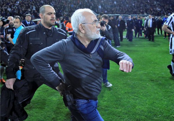 Russian-born Greek businessman and owner of PAOK Salonika, Ivan Savvides (C), pictured with what appears to be a gun in a holster, enters the pitch after the referee annulled a goal of PAOK during their soccer match against AEK Athens in Toumba Stadium in Thessaloniki, Greece, March 11, 2018 - Sputnik International