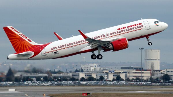 An Air India Airbus A320neo plane takes off in Colomiers near Toulouse, France, December 13, 2017 - Sputnik International