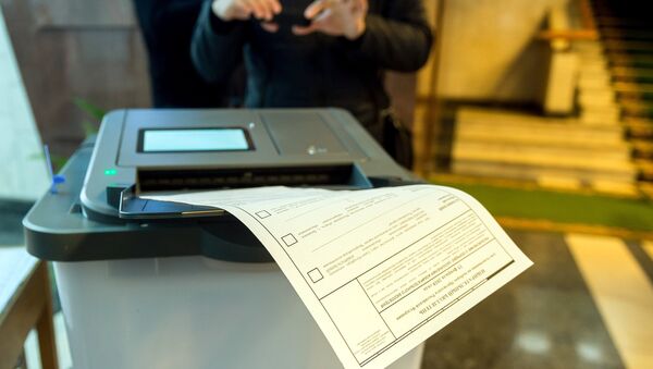The Crimean Election Commission presents the ballot paper processing complex in Simferopol. - Sputnik International