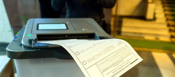 The Crimean Election Commission presents the ballot paper processing complex in Simferopol. - Sputnik International