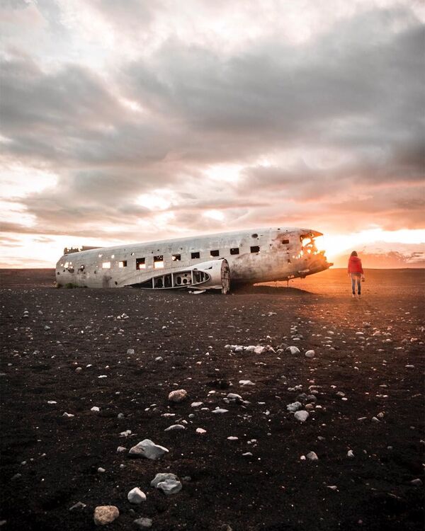 Left in Iceland - Sputnik International