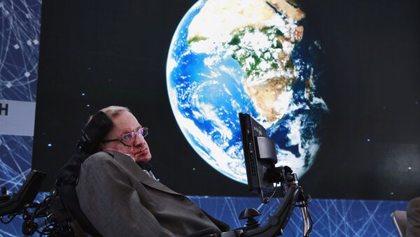FILE PHOTO: Physicist Stephen Hawking sits on stage during an announcement of the Breakthrough Starshot initiative with investor Yuri Milner in New York April 12, 2016 - Sputnik International