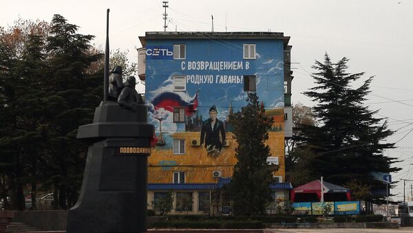 Graffiti on the wall of a house near a monument to submarine sailors in Sevastopol - Sputnik International