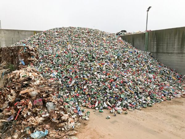 Aluminum can on a garbage heap Aluminum can on a garbage heap - Sputnik International