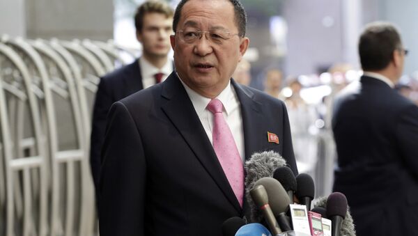 North Korea's Foreign Minister Ri Yong Ho speaks outside the U.N. Plaza Hotel, in New York, Monday, Sept. 25, 2017 - Sputnik International