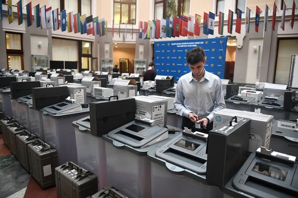Voting machines at the Information Center of the Central Election Commission of Russia Voting machines at the Information Center of the Central Election Commission of Russia - Sputnik International