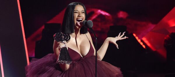 Певица Cardi во время церемонии вручения наград iHeartRadio Music Awards Певица Cardi во время церемонии вручения наград iHeartRadio Music Awards - Sputnik International