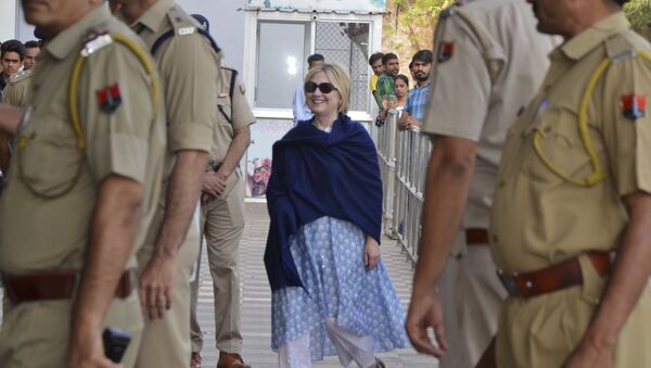 In this Thursday, March 15, 2018 photo, former U.S. Secretary of State Hillary Clinton, center, arrives at the departure terminal of Jodhpur airport in Rajasthan state, India - Sputnik International