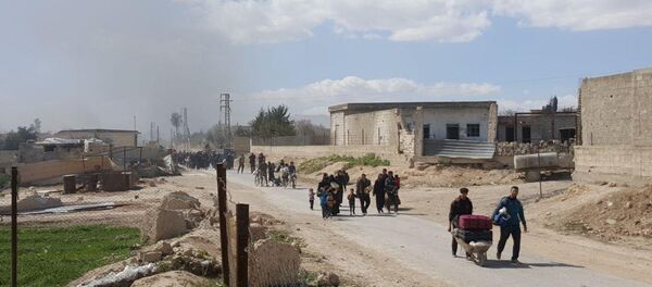 Residents leave the territory of Eastern Ghouta Residents leave the territory of Eastern Ghouta - Sputnik International