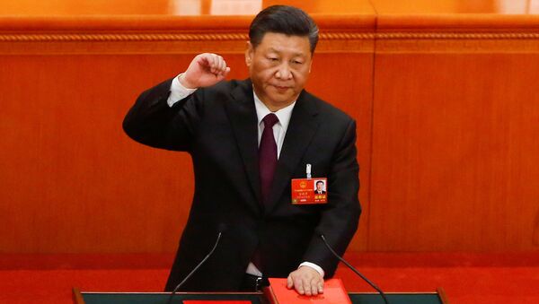 Chinese President Xi Jinping pledges an oath to the Constitution after being confirmed president for another term during the fifth plenary session of the National People's Congress (NPC) at the Great Hall of the People in Beijing, China March 17, 2018 - Sputnik International